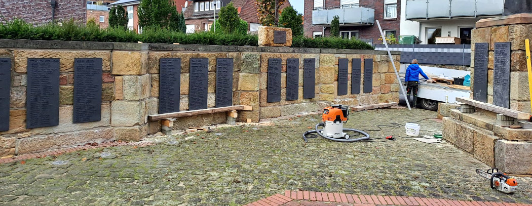 Die_neuen_Tafeln_vor_Ort Die_neuen_Tafeln_vor_Ort